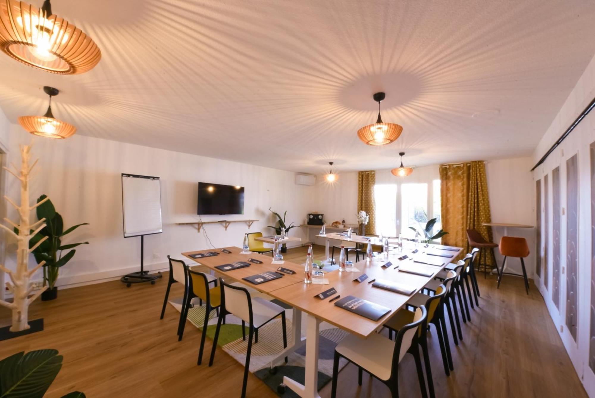 Kyriad Villeneuve Saint Georges - Hotel Renove Экстерьер фото